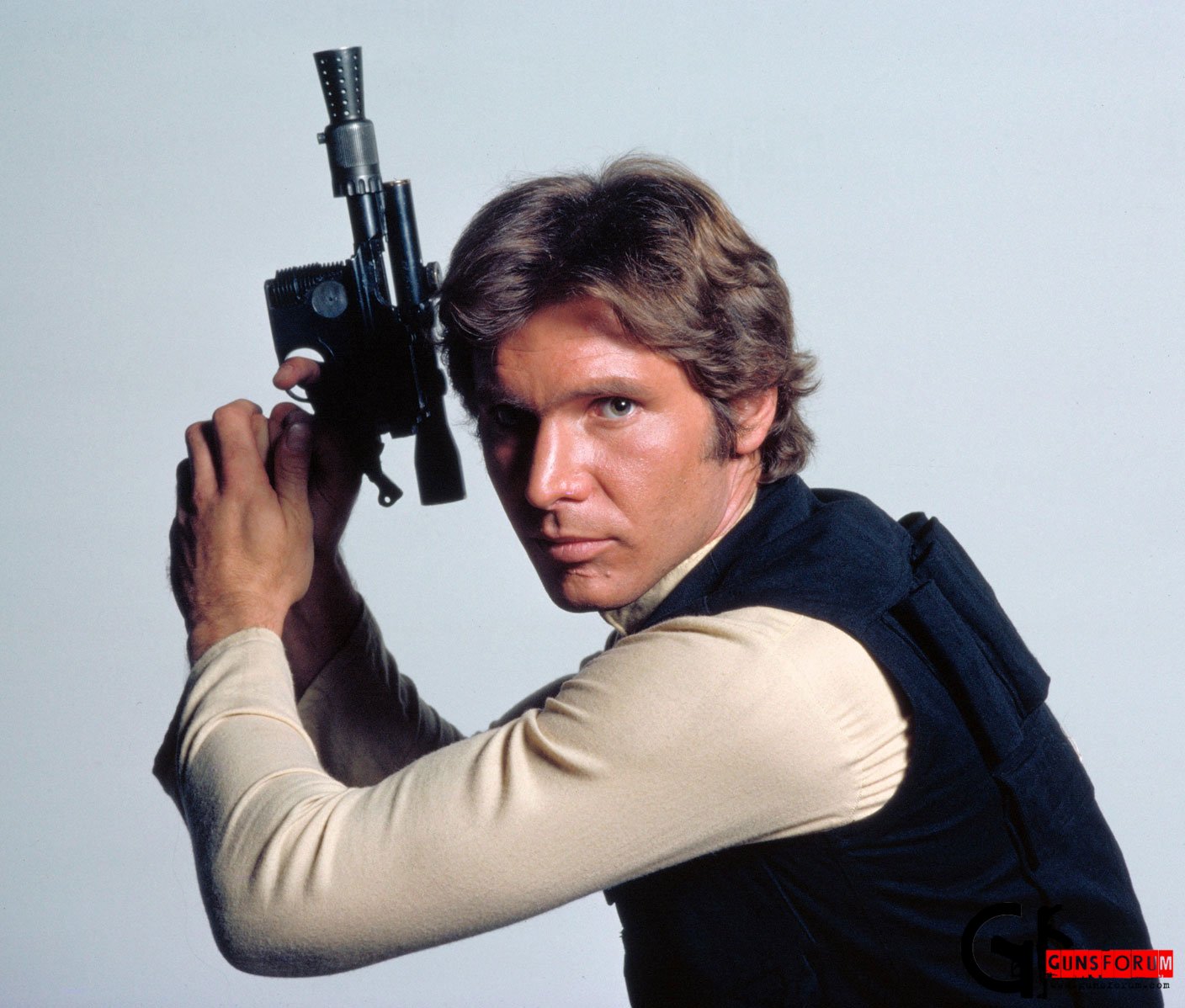 large.han-solo-with-blaster.jpg.b43d09397d5b72a1b550ce3911fb5db4.jpg