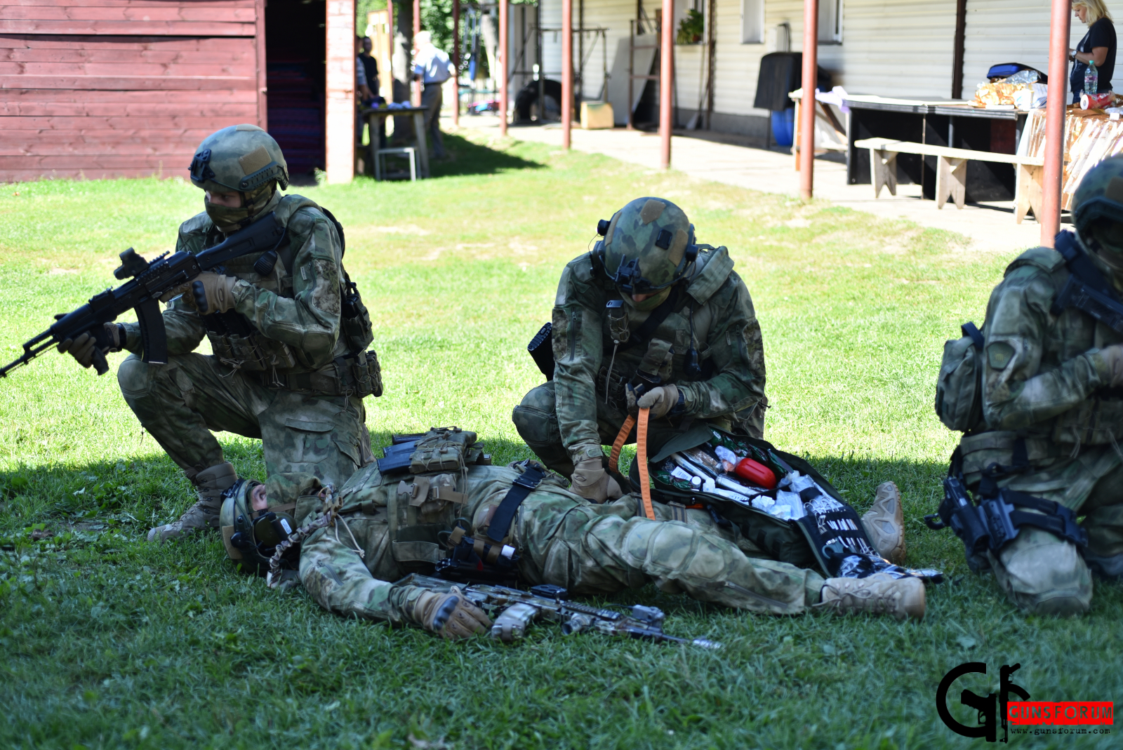 Медицинская помощь в боевых условиях